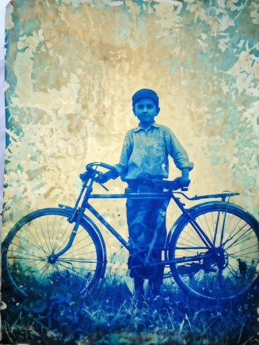 07-boy-with-bike-freewebnuaiart
